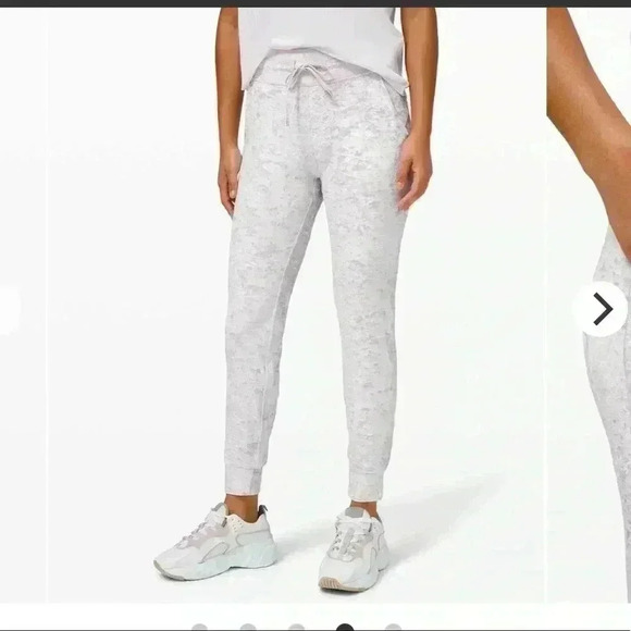 Lululemon Ready to Crush Jogger
Chrome - Picture 8 of 9